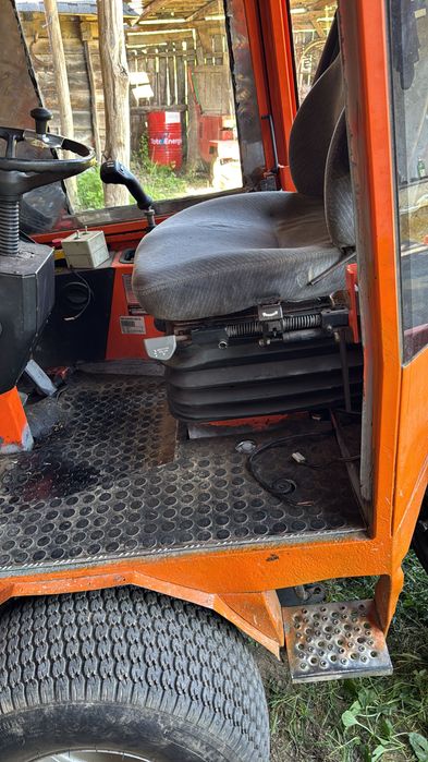 Tractor 4x4 cu cositoare