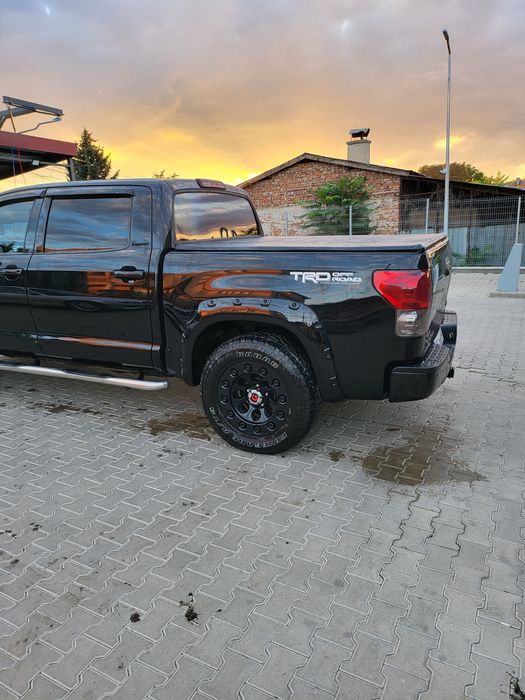 Toyota Tundra 5.7 V8