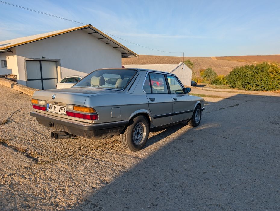 BMW Seria 5 1984 — imagine 5