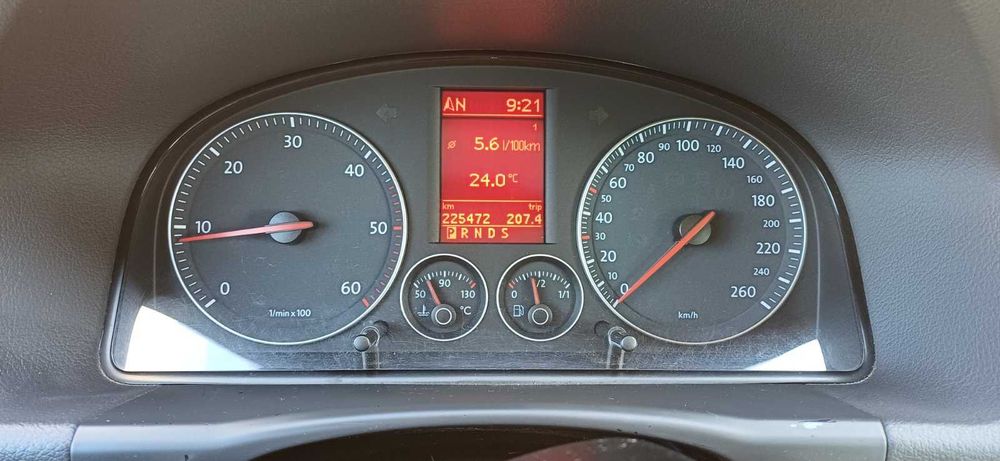 Продавам VW Touran 2.0 TDI (8V / BMM)