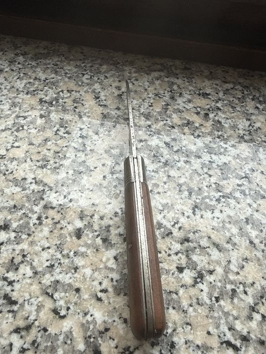 briceag de electrician / briceag tehnic clasic, probabil din anii '70-'90. Genul ăla de briceag pe care îl aveau mai toți meseriașii pe vremuri.