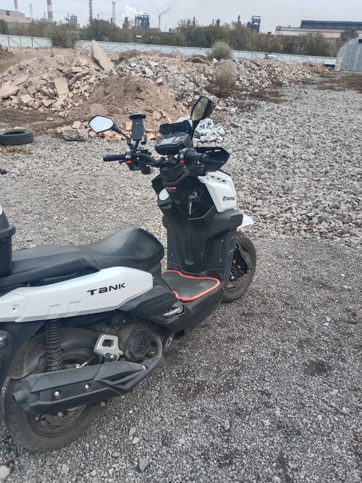 Скутер Tank Motor