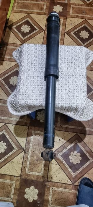 Продам задний амортизатор КОРОЛЛА