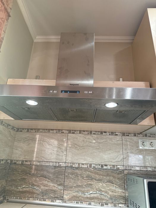Вытяжка кухонная Hotpoint Ariston
