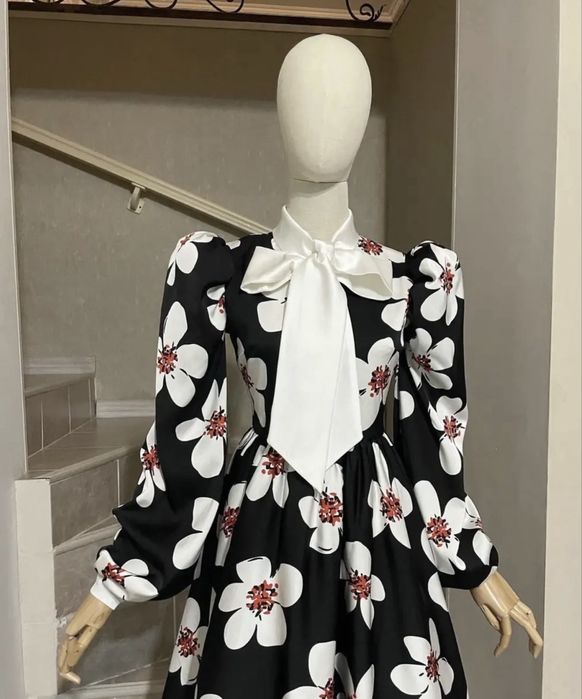 Дизайнерское платье