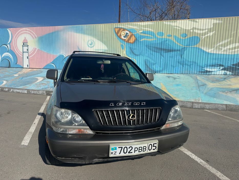 Продам машину Lexus RX 300