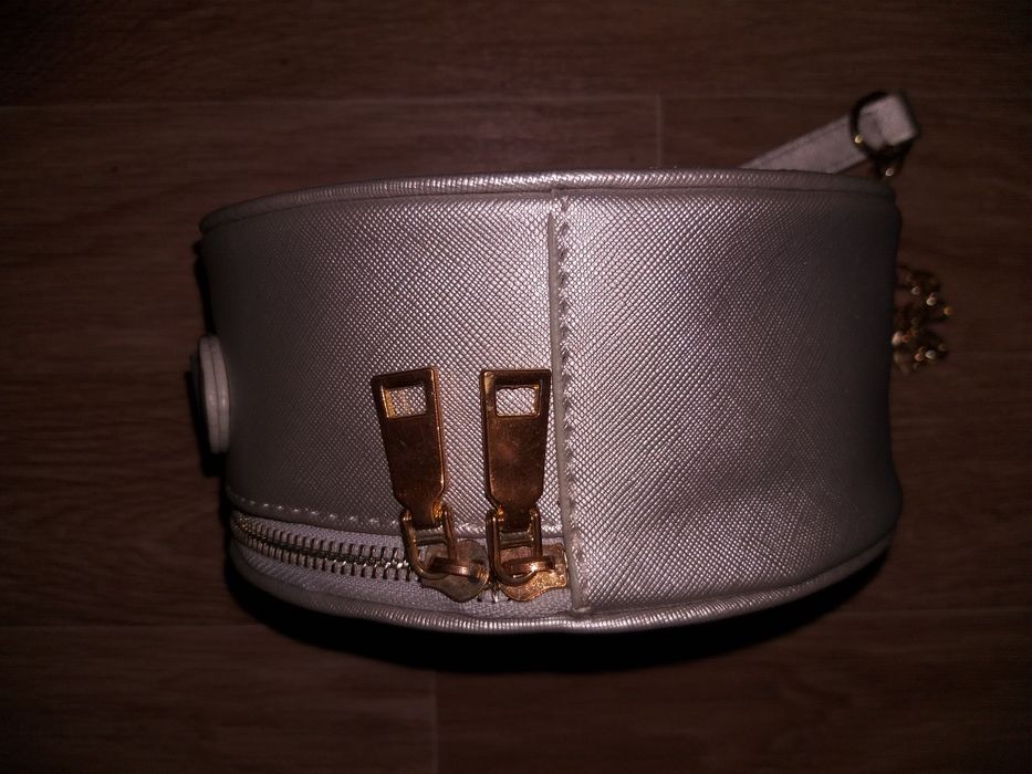 Продам новые сумочки.