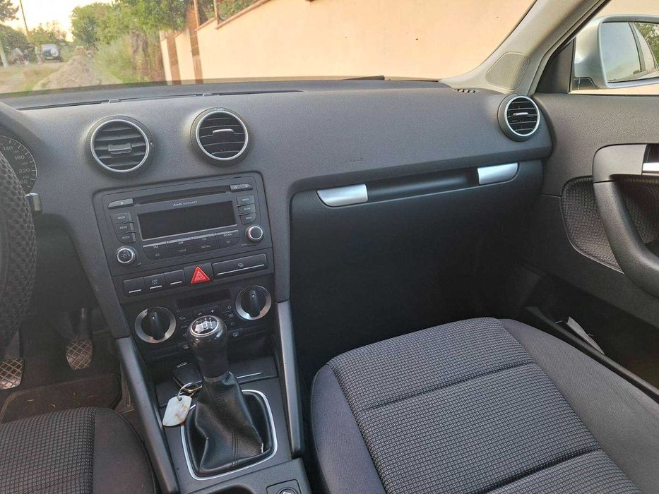 Audi A3 Sportback (8P) — Перфектно състояние, реални 189,400 км! Чип