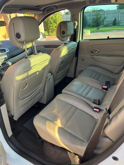 Vând  Renault  grad scenic