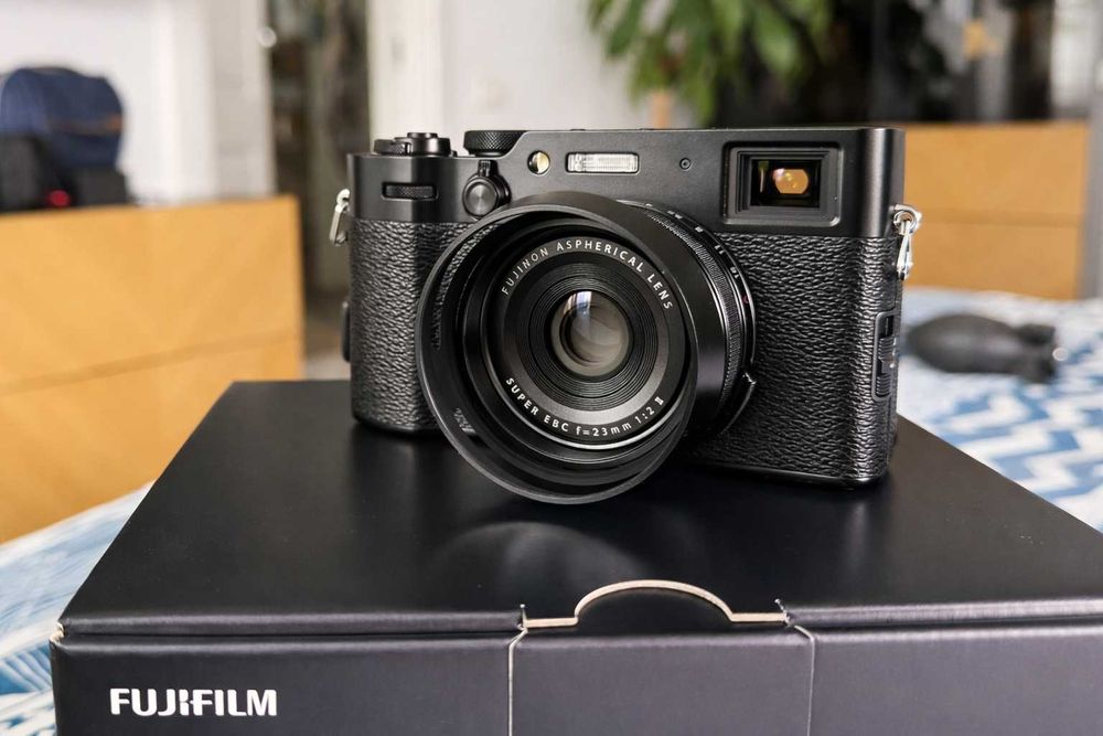 Vand aparat foto Fujifilm X100VI aproape NOU! Garantie 2 ani!