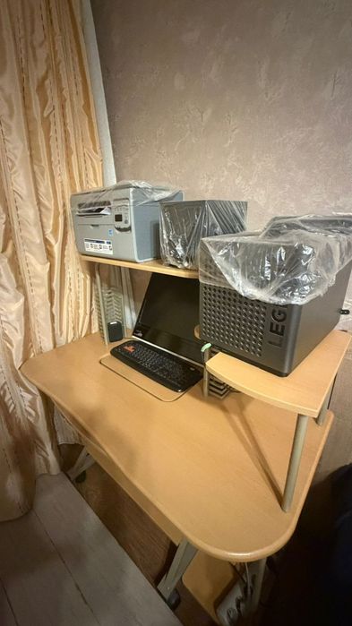 Продам компьютерный стол