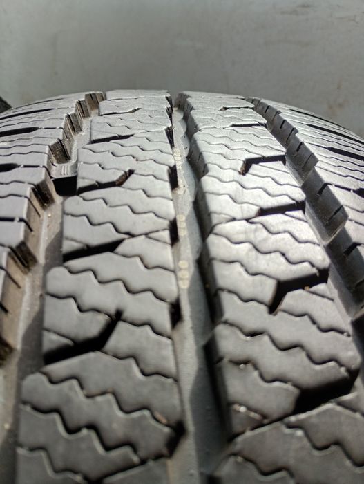 Почти нови 2бр.215/70/15С Maxxis dot1924