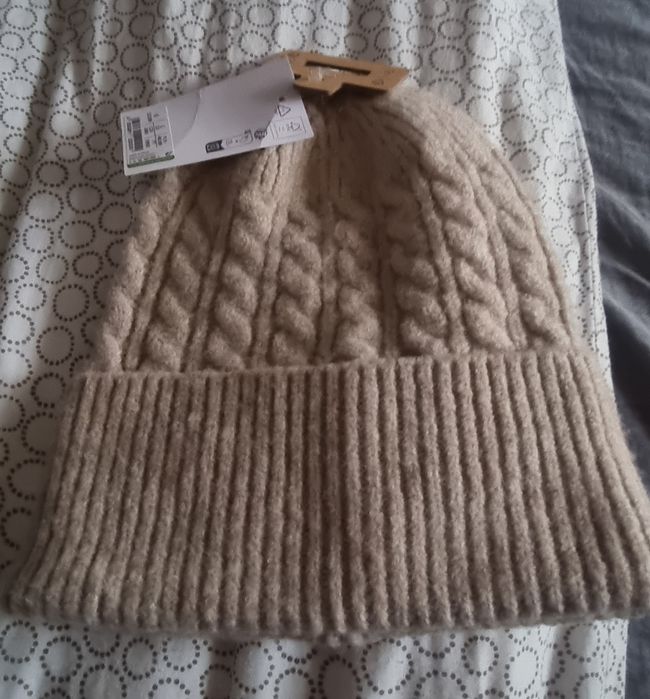 Căciulă de damă  nouă