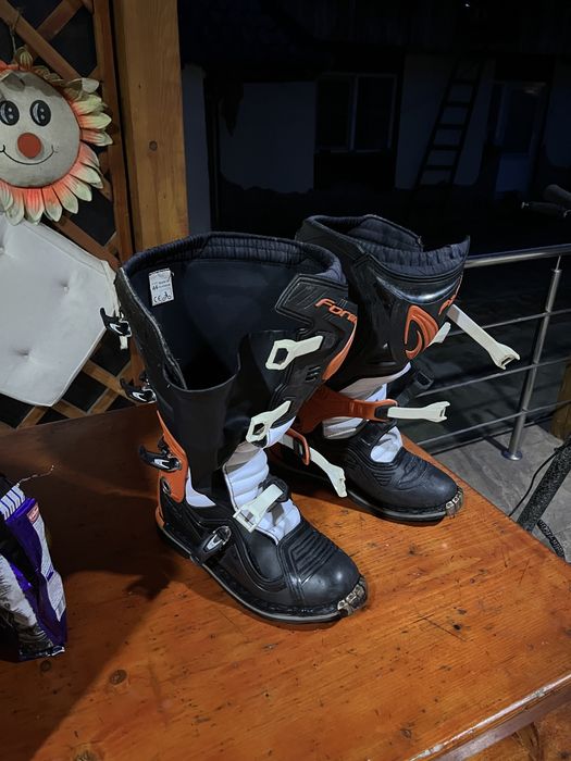 Vand echipamenu pentru motor