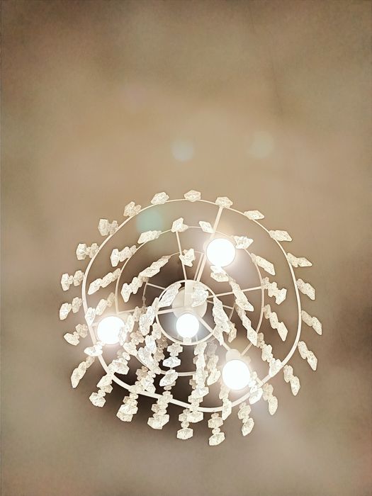 Люстра на поталок