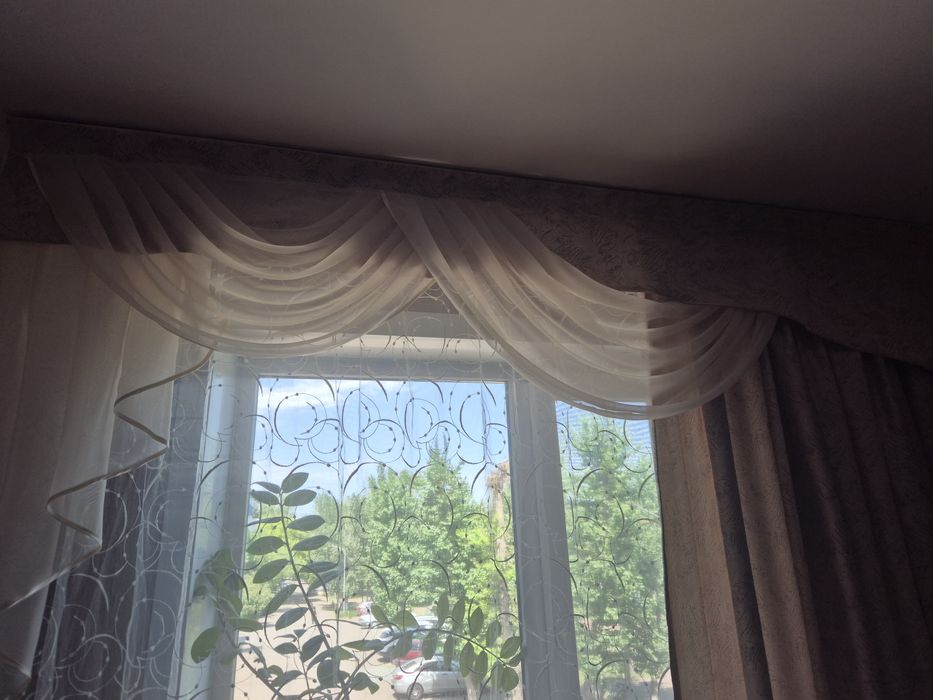 Продам шторы бежевые