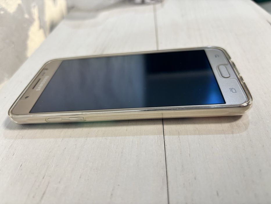 Телефон SAMSUNG Galaxy J56