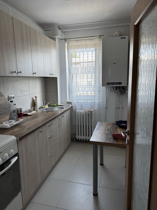 Apartament 3 camere, renovat, cu centrală proprie – Deva