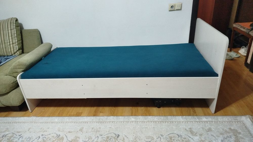 Кровать односпальные, б/у, почти новая