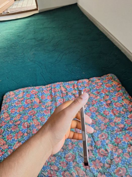 Iphone 16 pro  sotiladi