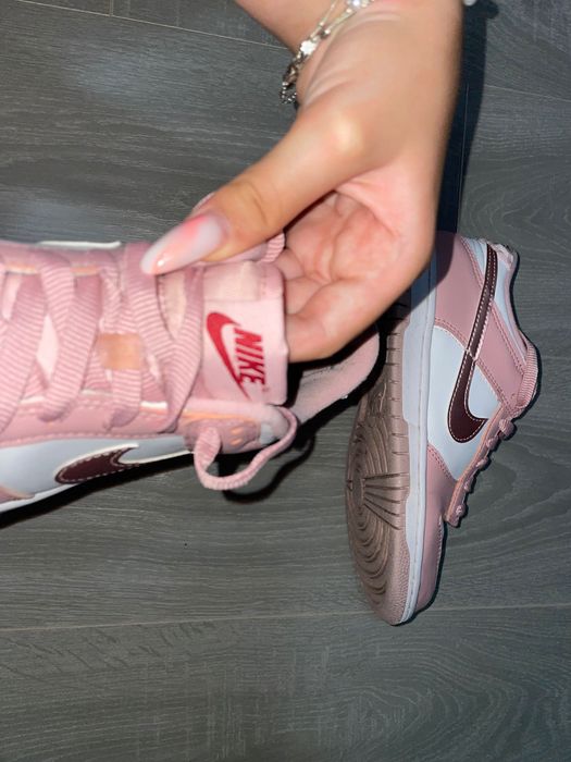 nike dunk low pink velvet