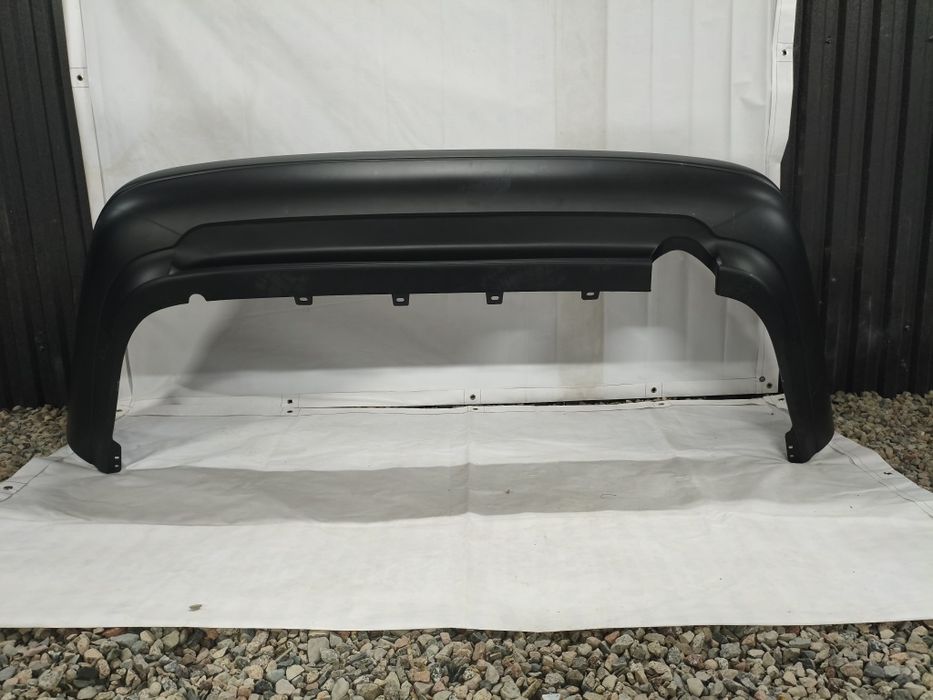 Продаю задний бампер Тойота Карина Е