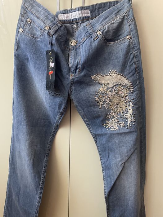 Дамски дънки с бродерия