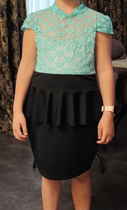 Различни модели рокли в размер ХС и С