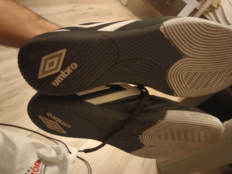 Футболни обувки Umbro за зала - 45 номер