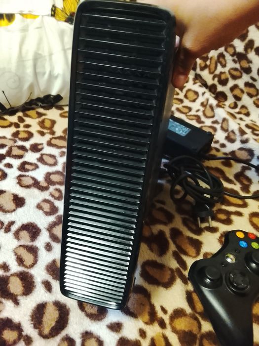 Vând xbox360 cu fifa19