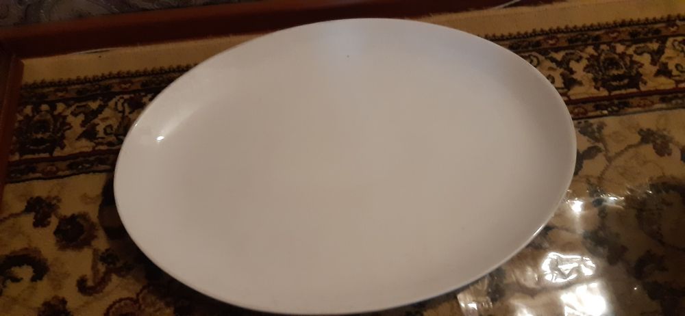 Фарфоровой овальный блюда