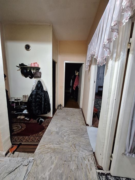 Қора қамиш 1/4 да 4/3/4 квартира сотилади