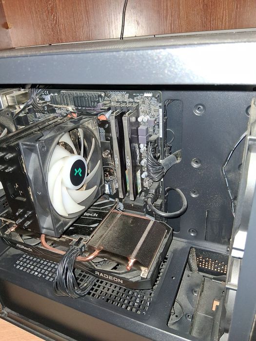 Геймърски компютър AMD Ryzen / RX 6600 / 16 GB RAM / 1 TB SSD