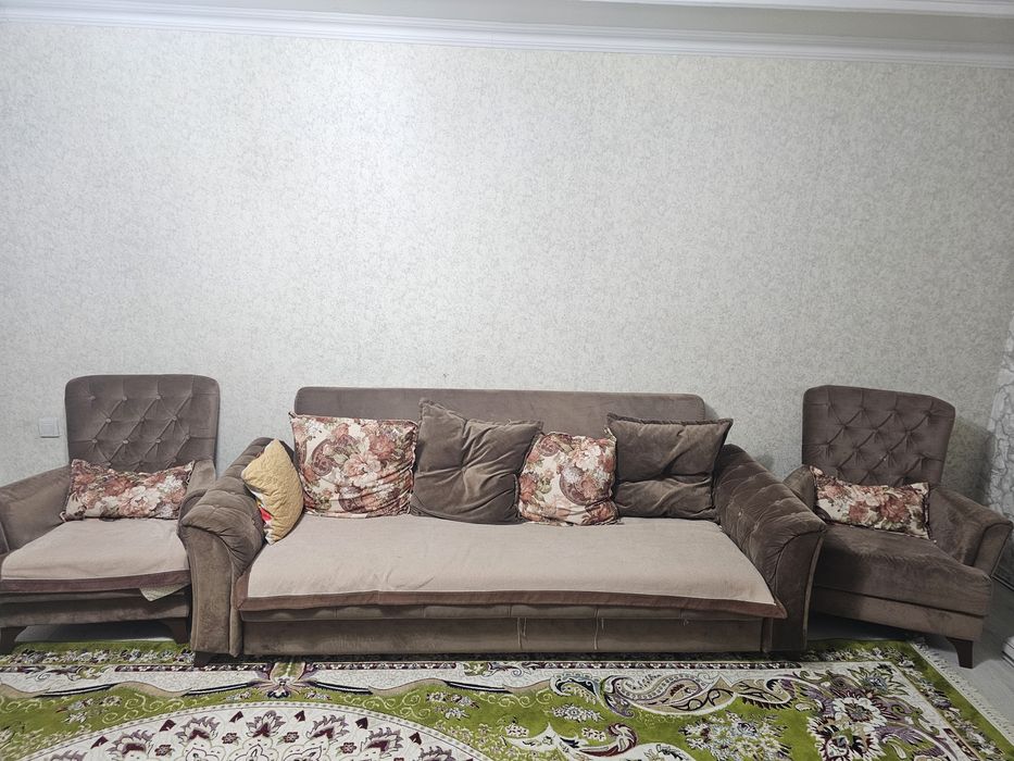 Диван.+2 кресло...