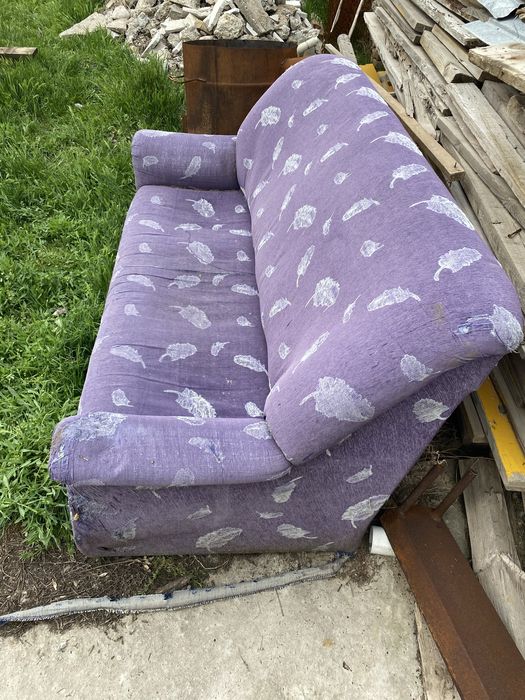 старый диван продам с торгом!!!