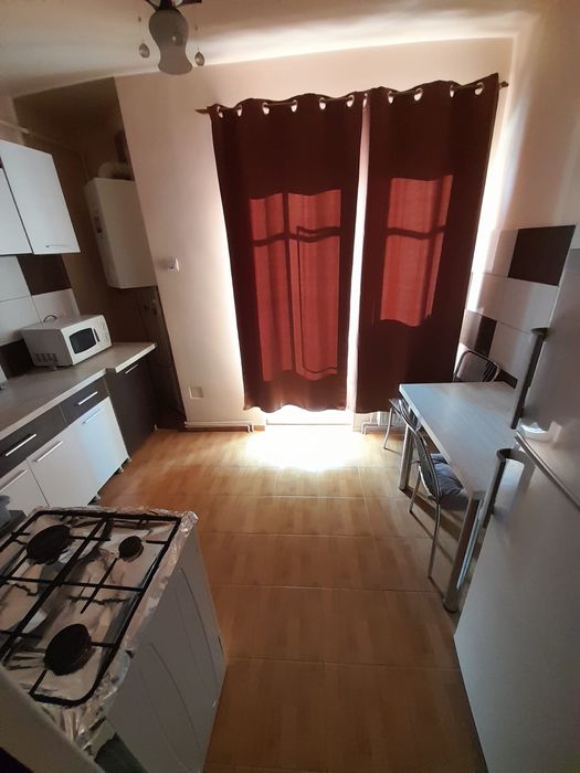 Inchiriez apartament