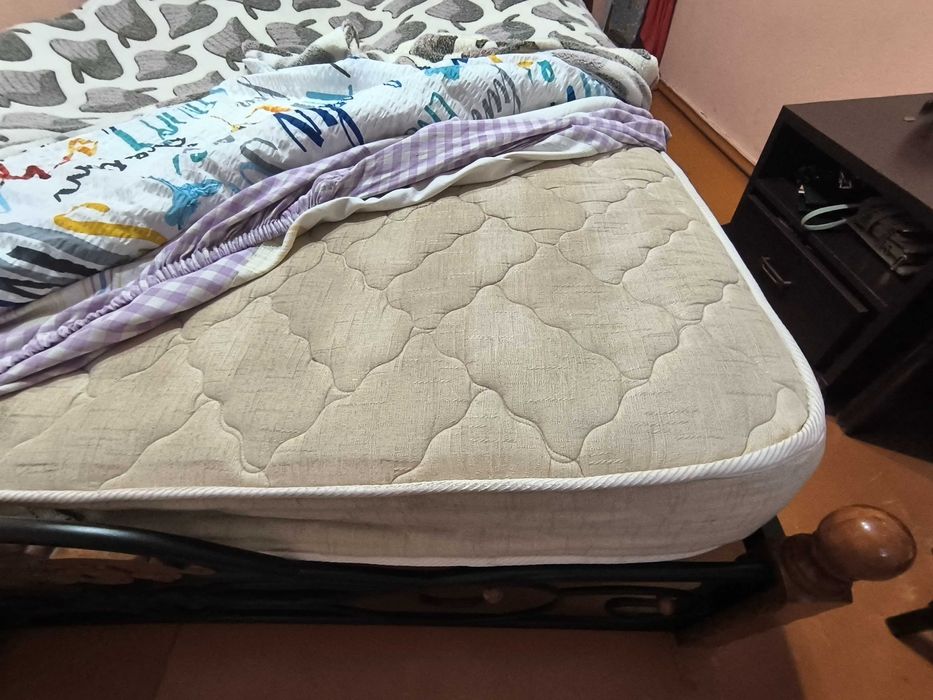 Двуспальная кровать