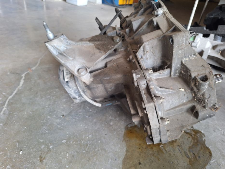 Ръчна скоростна кутия Renault Clio 1.2 8V / Рено Клио 1.2 8В код: JB1-520