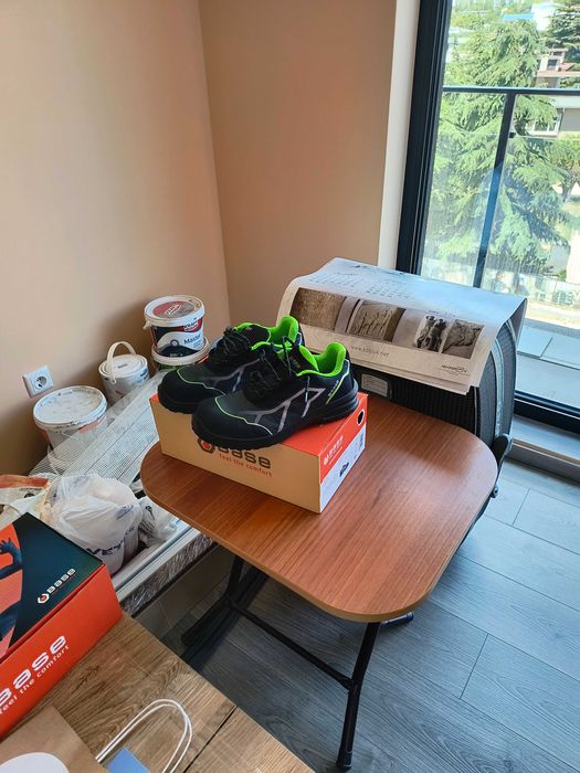 Нови работни обувки със бомбе