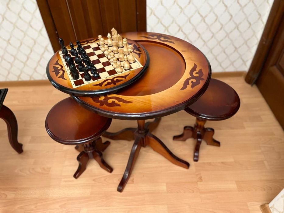 Продам шахматный стол со стулями