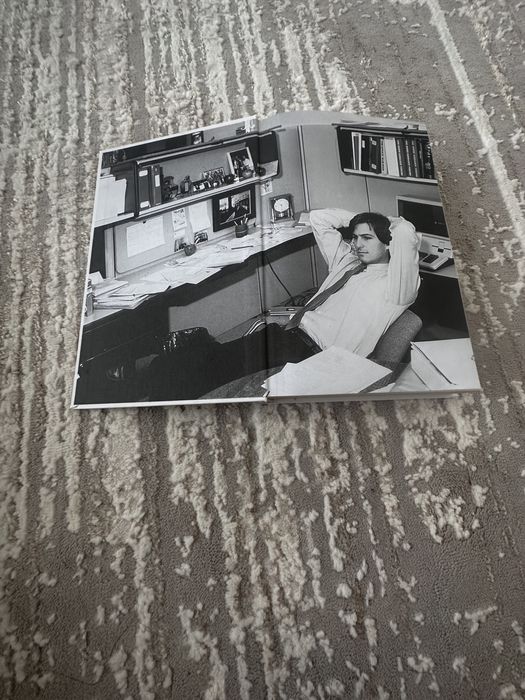 Продам книгу Стив Джобс У. Айзексон