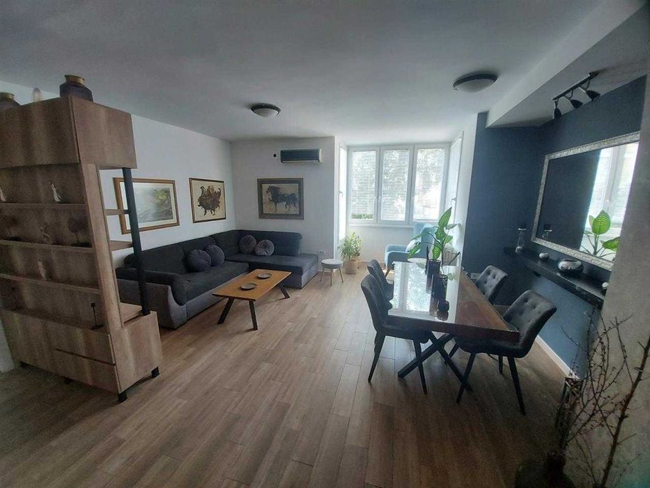 Дава се под наем Двустаен апартамент в Бургас, Изгрев - 57 кв.м за 204 € - Снимка #1