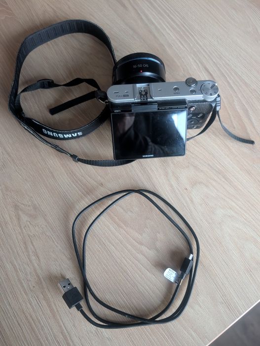 Дигитален фотоапарат Mirrorless Samsung NX3000 / 20.3 MP / 16-50 / WLA