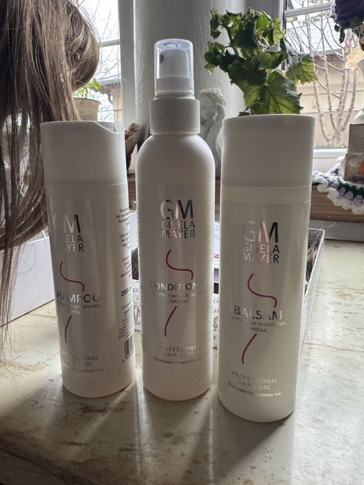 Peruca (2 bucati,una noua ,cealalta folosita f putin)