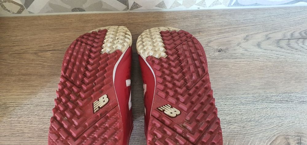 Обувки за футбол стоножки New balance furon Liverpool