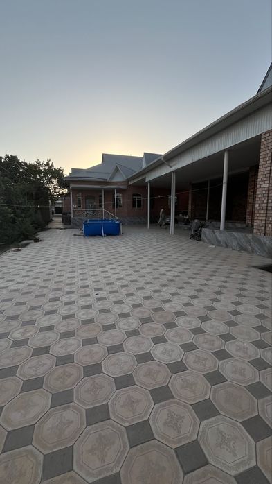 Үй сатылады.