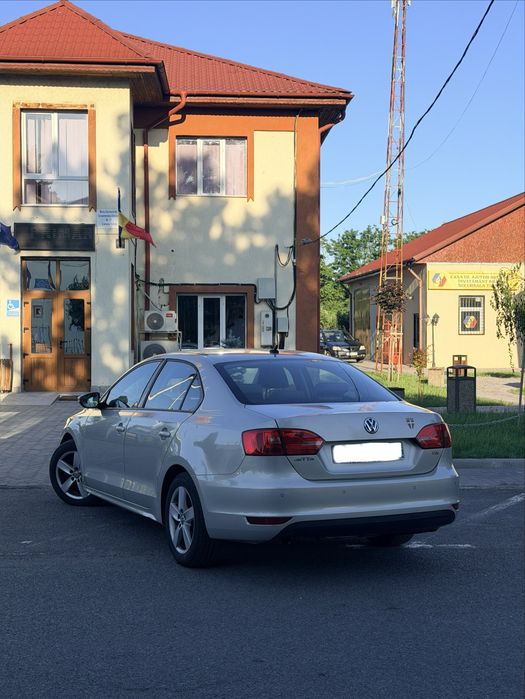 VOLKSWAGEN Jetta 2011 — imagine 3