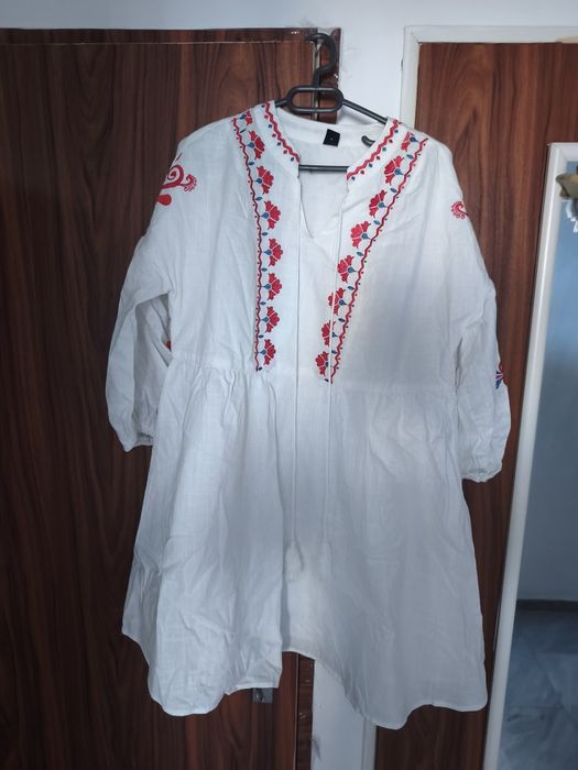 Рокля с народни/фолклорни мотиви