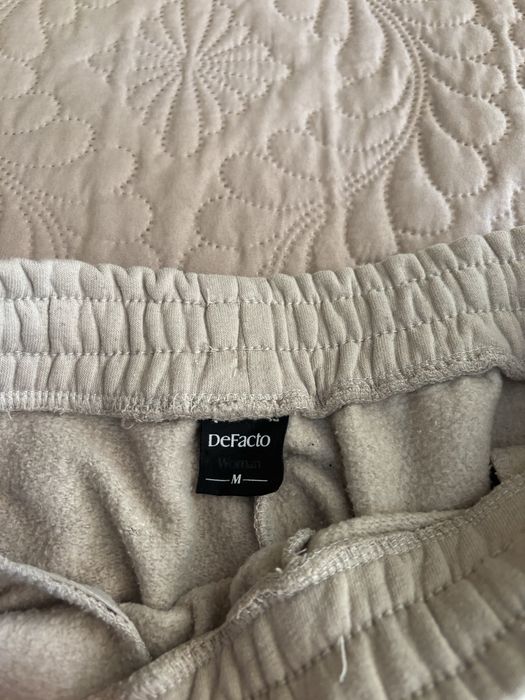 Бежов спортен анцуг