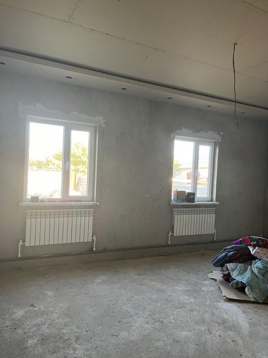 Үй сатылады базардың айналасында.